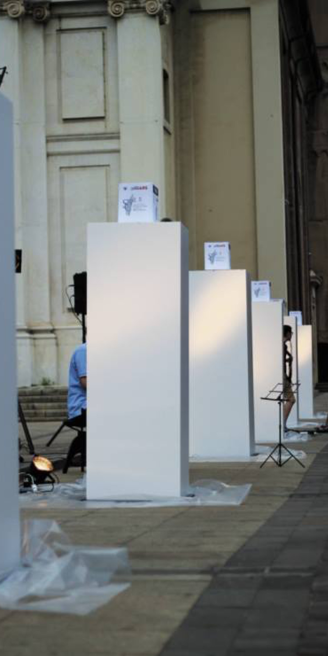 pillARS | i totem prima della decorazione